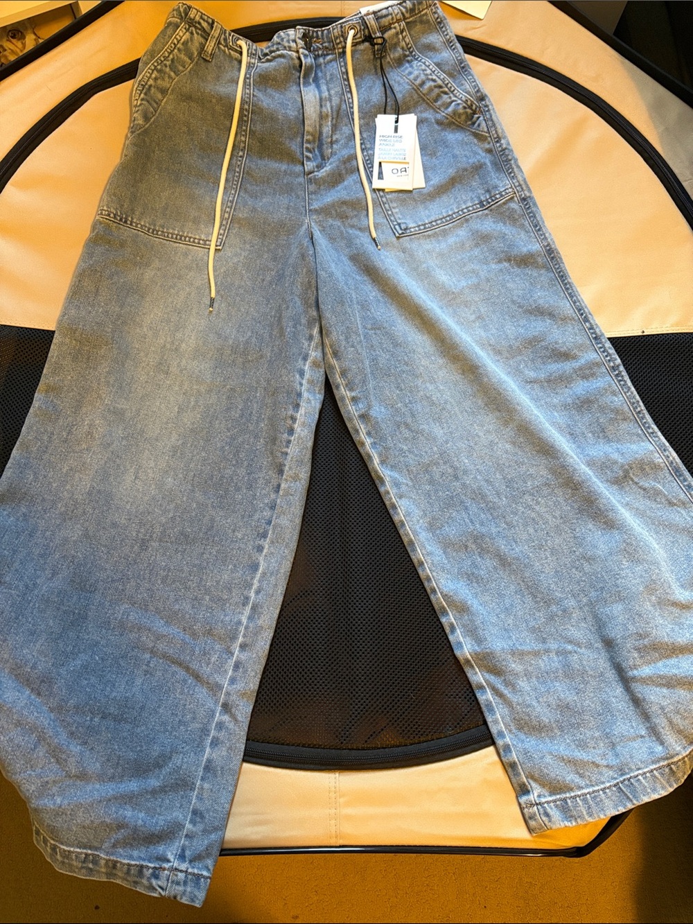 Womenβs Wide-Leg Denim Jeans in Light Blue